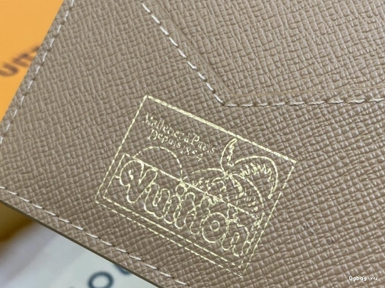 Vuitton Louis PASSPORT COVER-10*14*2.5CM 0814